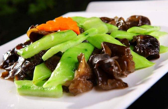 痛风厨房#美食推荐:丝瓜马蹄炒木耳