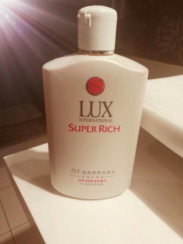 我家有瓶20年的力士洗发水,搬了三次家都没被扔掉,我外婆还告诉教育我