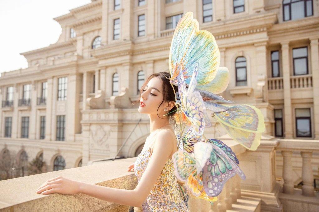 迪丽热巴北京春晚壁纸来了,春姑娘带来春暖花开的美好