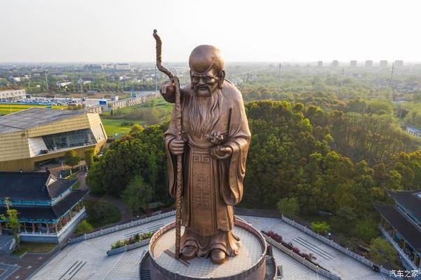 东方大寿星园位于全国闻名的长寿之乡——如皋城西郊,大寿星园所在地