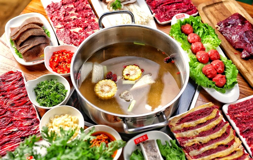 潮汕牛肉火锅是一种让消费者追捧不已的特色美食,在市场上不仅人气高
