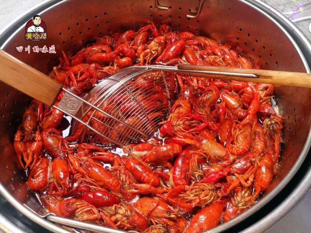 黄哈儿卤味小龙虾,口味鲜香,色泽红亮,做法简单易操作