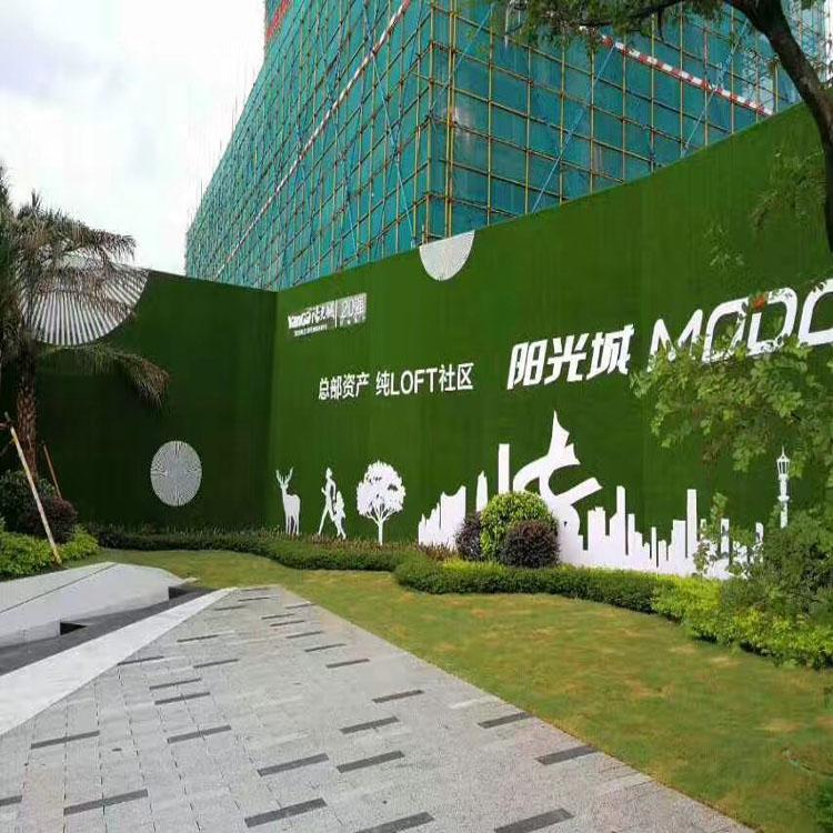 工地围挡绿色草皮用哪种