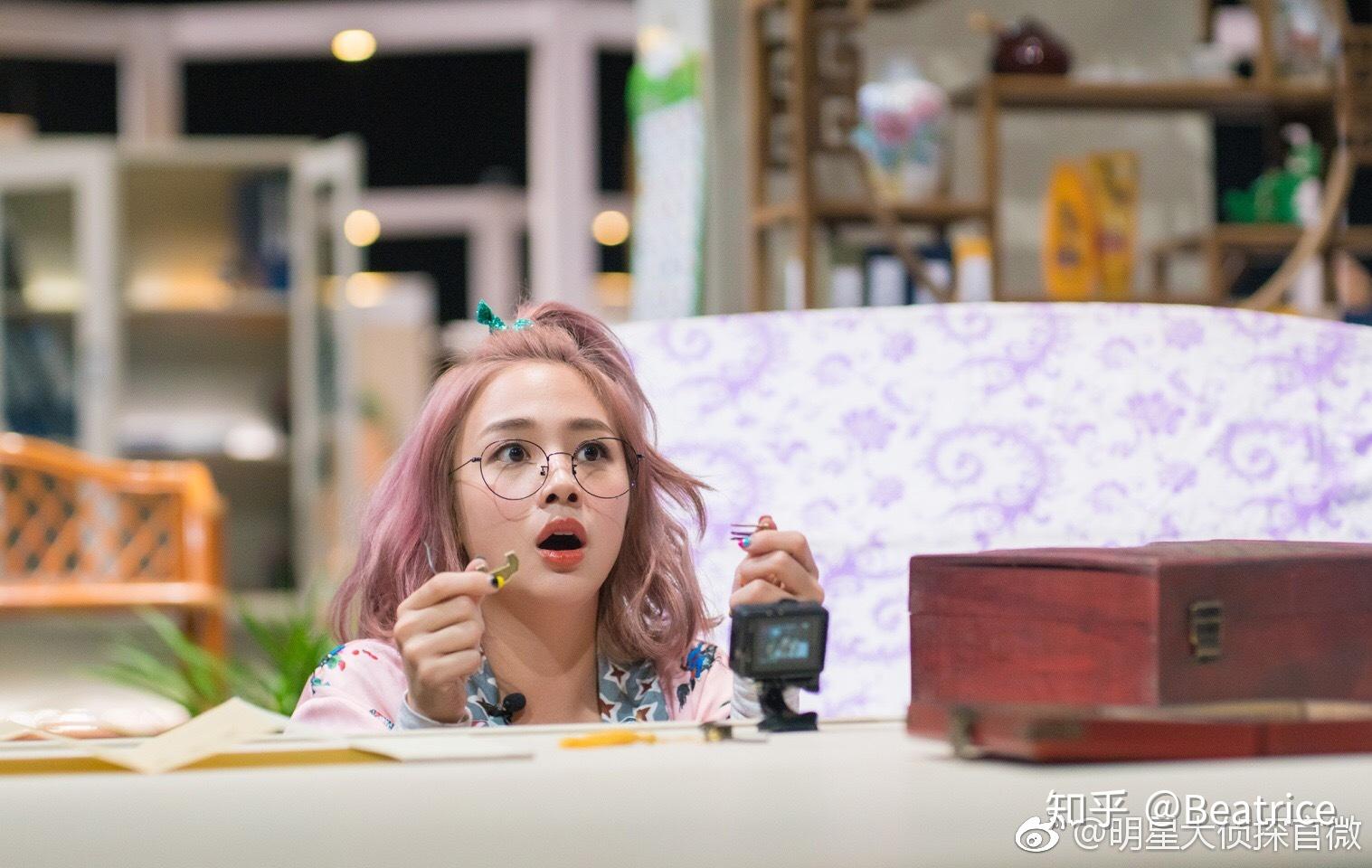 如何评价鬼鬼吴映洁在明星大侦探中的整体表现