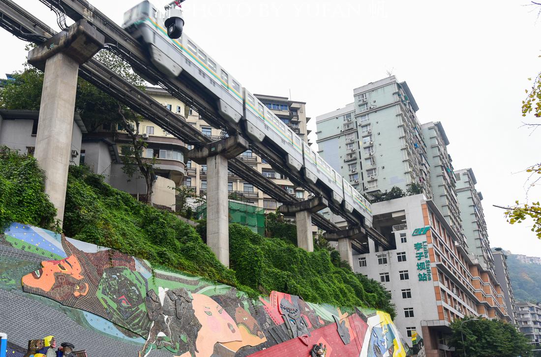 重庆是不是一座包容好客的城市从李子坝观景台就可以看出来