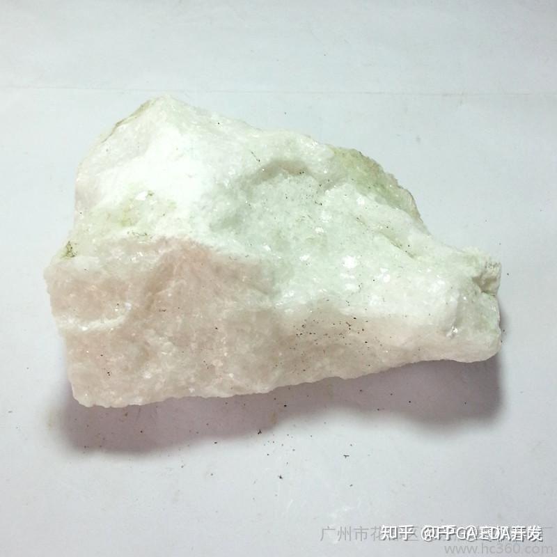 一种景观石,纯白色,似乎含有大量石英和云母片.