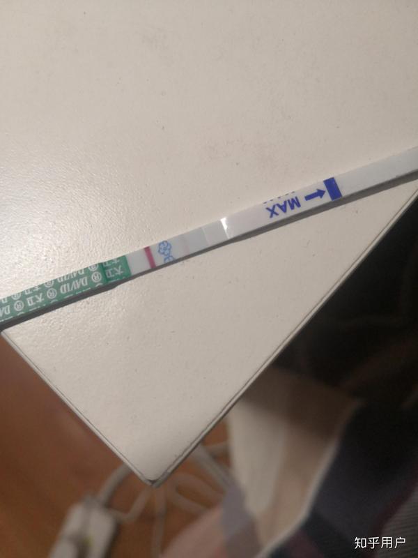 以上就是今天早上测的早孕试纸,应该算是弱弱阳了吧.