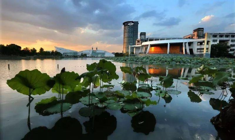 风景旅游胜地杭州 今天我们就一起来了解一下 浙江大学的概况吧 今天