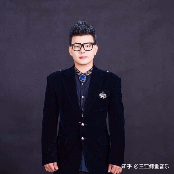 中央电视台星光大道冠军海南歌手阿旺赵庆望做客三亚鲸鱼音乐录制新歌