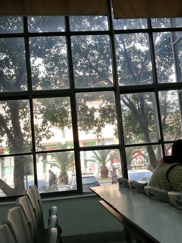 上海政法学院教室,宿舍环境?