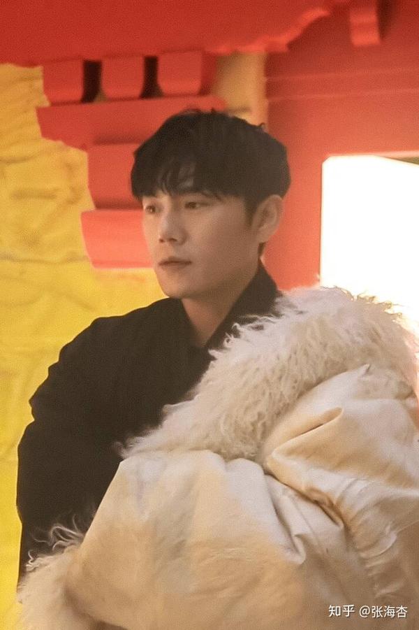 如何评价秦昊在《沙海》中饰演的吴邪?