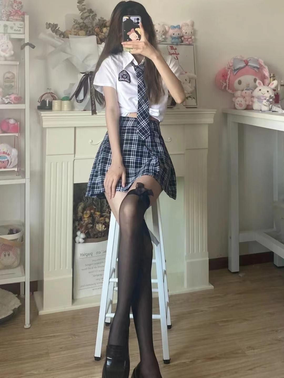 jk制服搭配丝袜,穿得好了是惊艳,穿不好了就是俗气