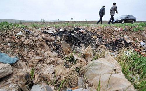 农田土壤污染的危害有啥黄腐酸钾黑金晶有效应对农田土壤污染矿源黄腐