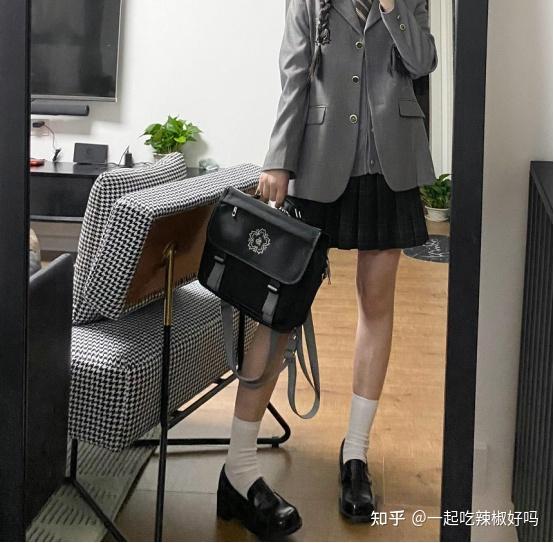 穿jk制服帆布鞋配什么袜子