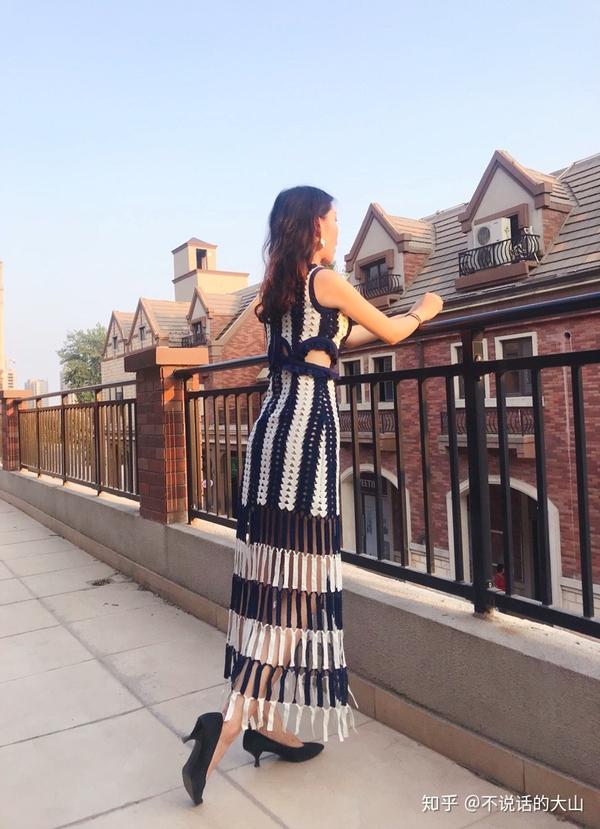 小个子贫乳女生去海边度假应该怎样穿衣打扮?