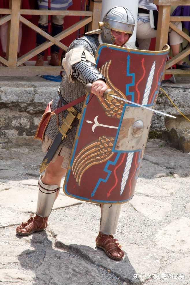 罗马环片甲的肩甲部分好像限制了人手臂的举高难道这点在当初考虑时没