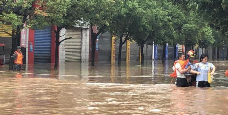 北京大暴雨建议错峰上下班 天津四川重庆等多地大暴雨
