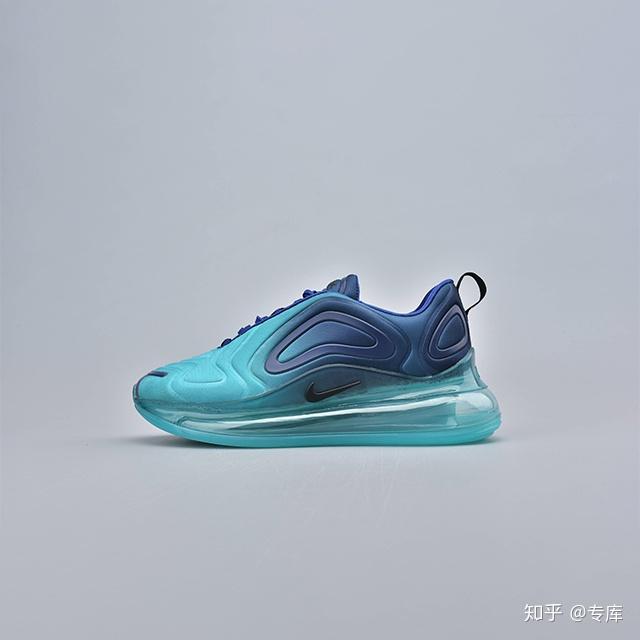 小编入手的nike air max 720是星空渐变配色方案.