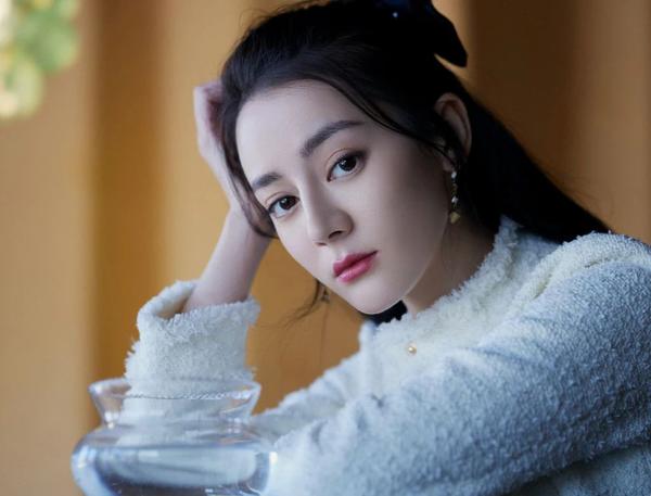 迪丽热巴壁纸:《最美表演》美图请查收,2021致敬勇敢的你