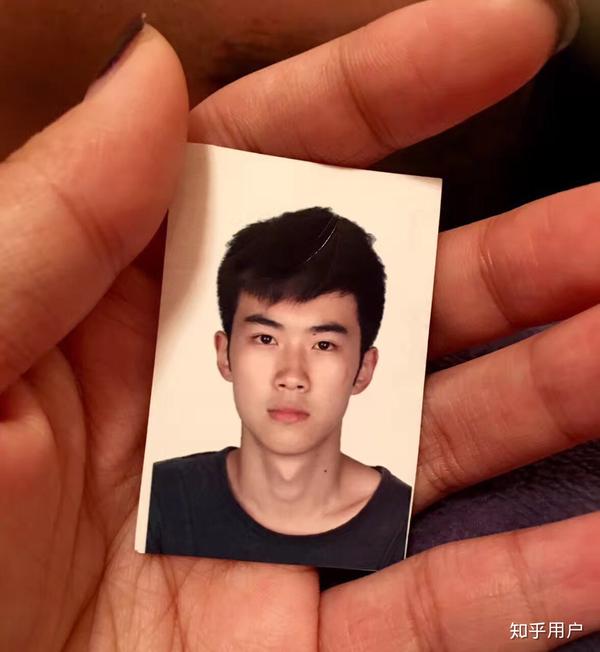 带上照片吧,男朋友也不会打我应该  我们一起拍的胶片,每年我们都会