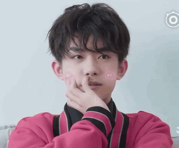 易烊千玺的哪张照片让你一瞬间心动?可以分享一下吗?