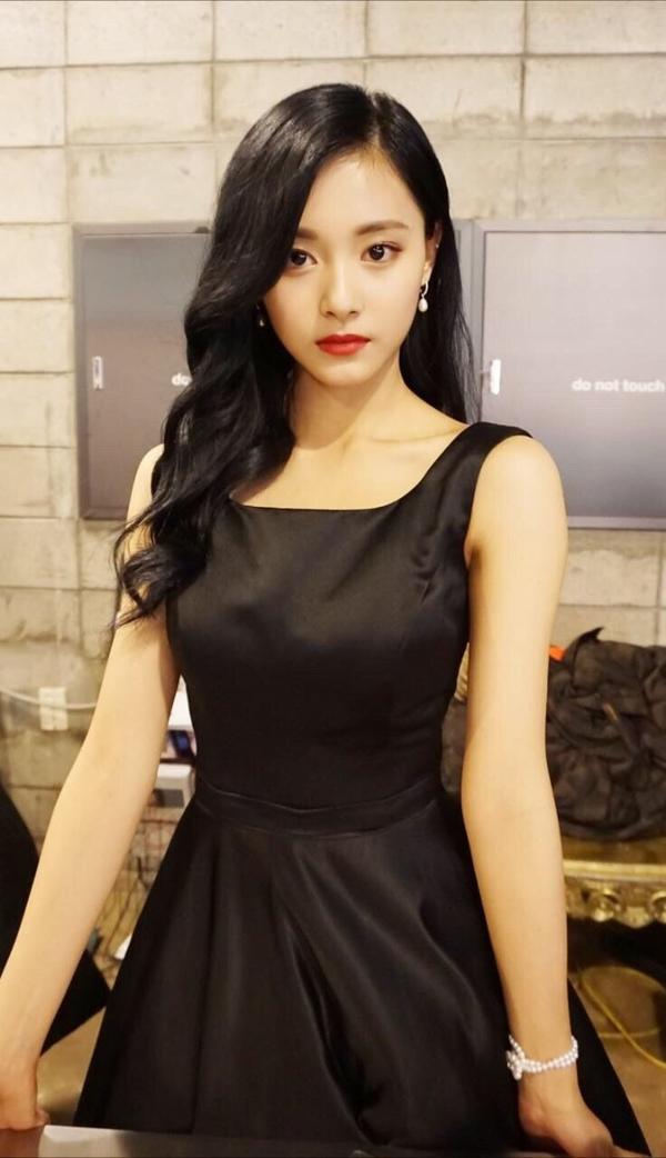 twice 成员周子瑜有哪些惊为天人的瞬间?