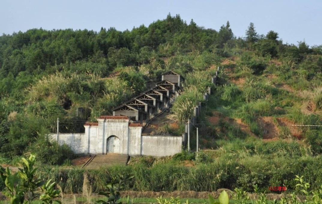 建窑遗址位于今福建省南平市建阳区水吉镇后井村,池中村一带.