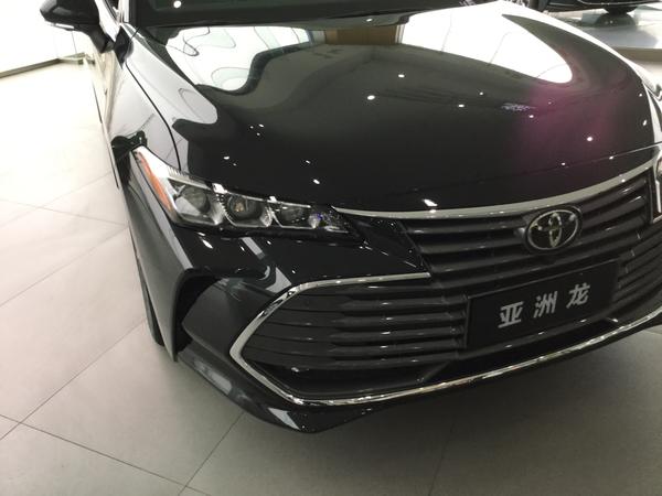 2021款丰田亚洲龙进店实拍!墨渊黑色车身很大方配360度全景影像