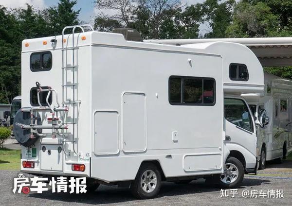 丰田平头轻卡房车长度不到5米却能6座6卧究竟如何实现的