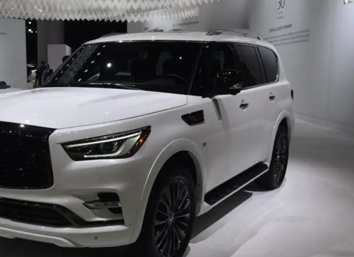 自带双人床,5米3车身长度配v8引擎,2021款英菲尼迪qx80登场!