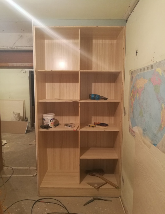 上面两个柜子的主体框架非常快,好像是1天半就是图片所示了.