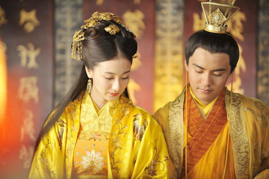 1 人 赞同了该文章 据说安葬时,李凤娘的尸体由于连遭烈日暴晒,已