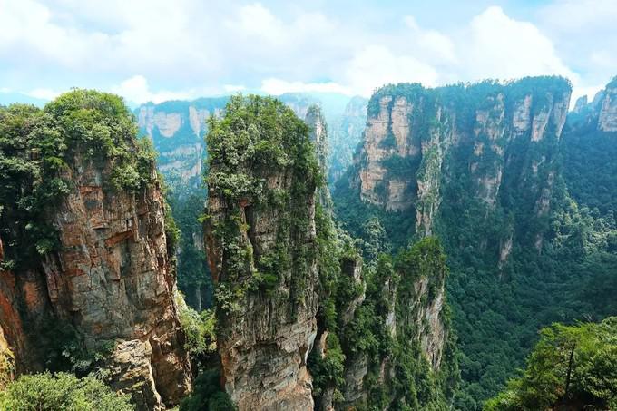 去看悬浮山(张家界高品国际旅行社)