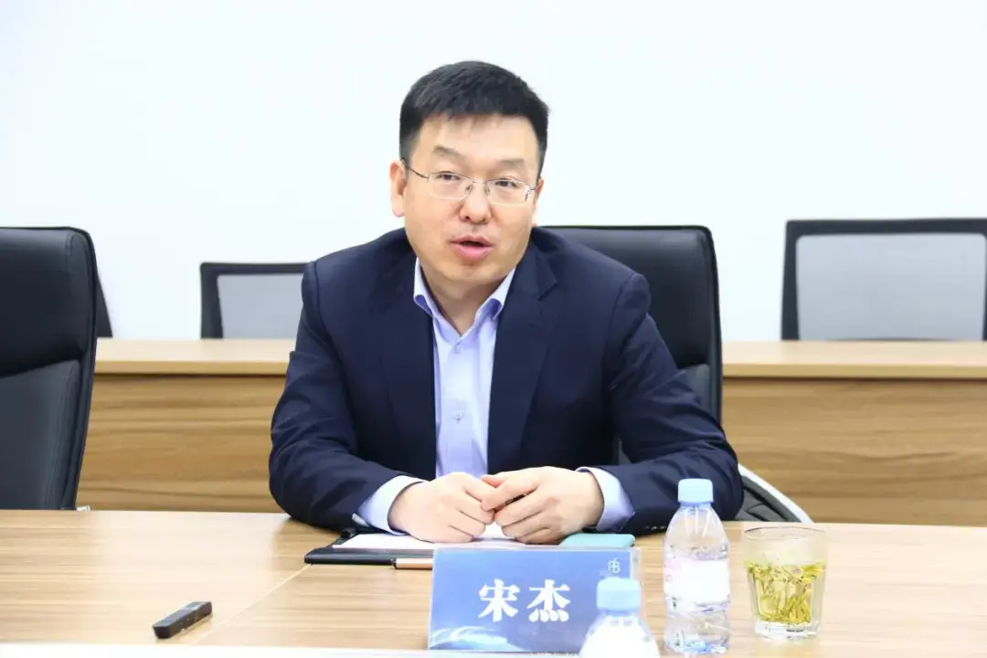 同时,海鼎科技ceo宋杰先生对红星大卫茂集团未来的发展规划非常看好和