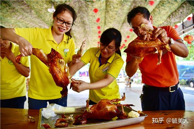 优秀员工一人一只烧鸡,广东清远神峰关景区另类奖励让