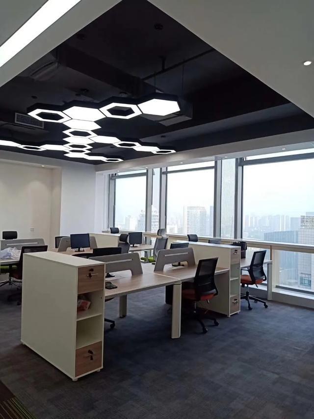 平面图本文是由上海办公室装修设计公司整理发布的200平米简约办公