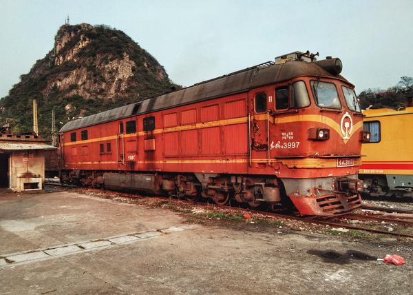 回味南宁铁路局管内最后运用的"橘子"——3997号东风4b型内燃机车