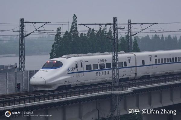 crh2a-2010综合检测车驶上金山铁路松浦大桥下行方向.