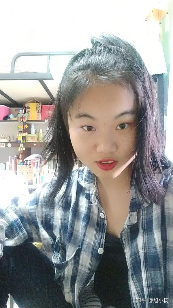 喏 照片 觉得知乎很少有少数民族女生的日常耶 真是放飞自我了,傣族