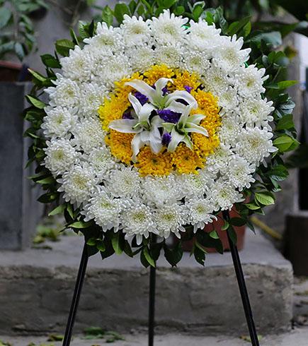 老人的追悼会应该送什么花表示缅怀参与葬礼的注意事项