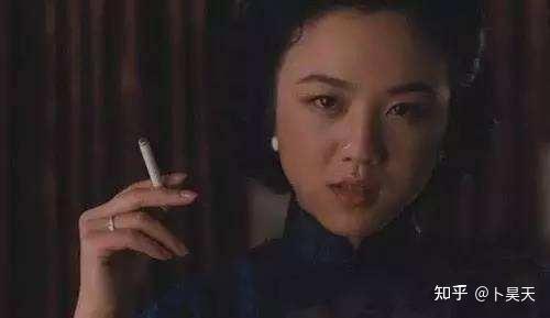女星抽烟造型:刘诗诗魅惑倪妮成熟,赵丽颖高贵杨幂超飒