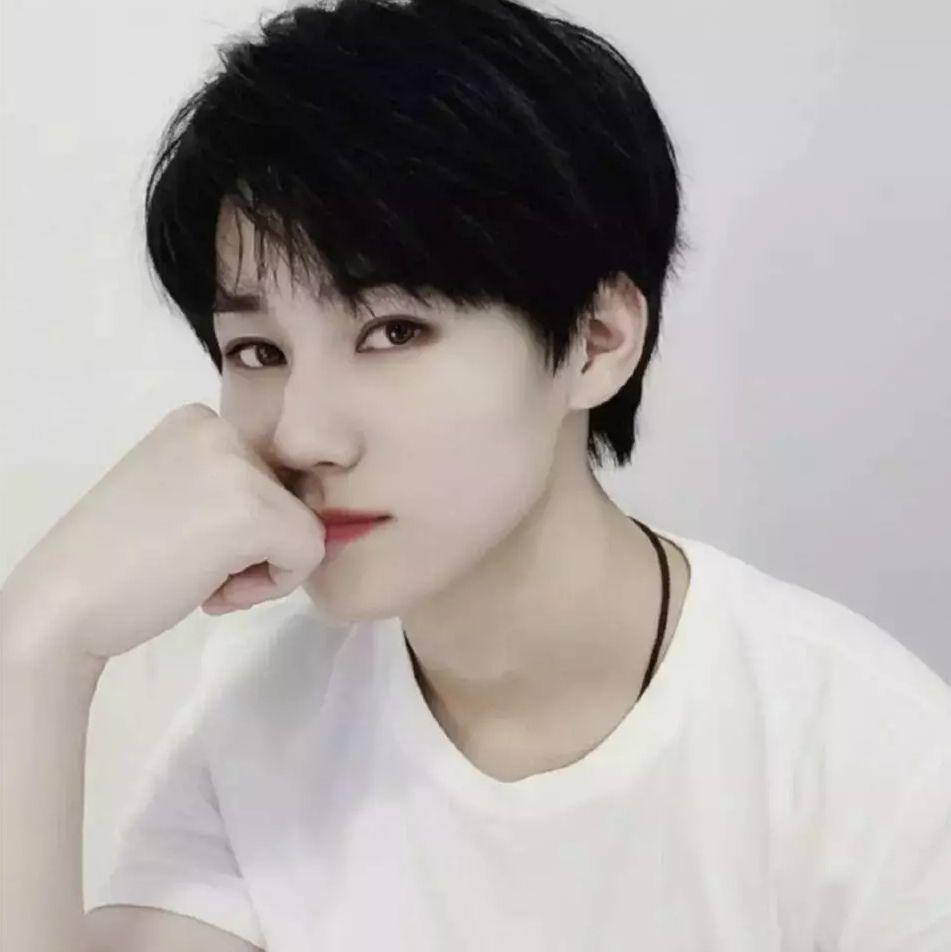 大姐们可不可以推荐给我时代少年团出圈照片或表情包啊