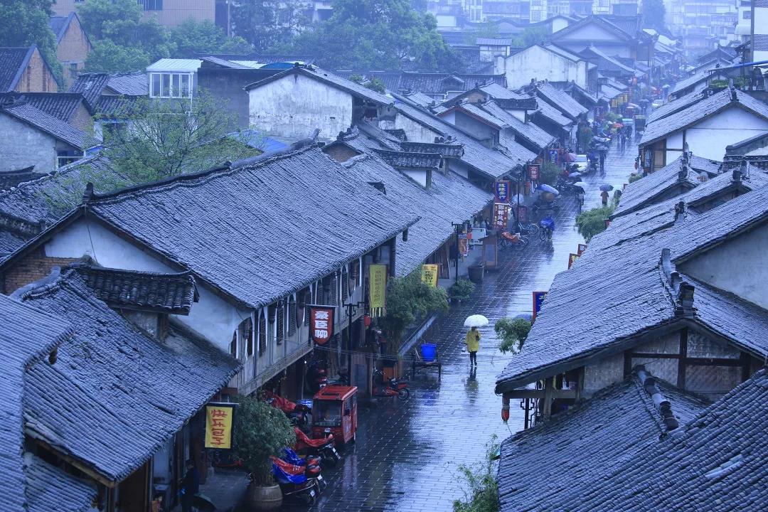 岁的古城邛崃(古称临邛),至今有上百条小巷保存完好,从铁花巷到兴贤街