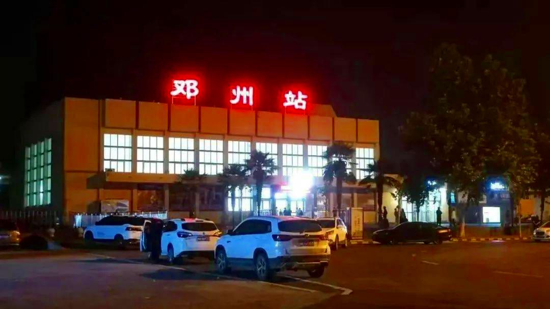 河南邓州火车站途经公交车线路乘坐点及其运行时间