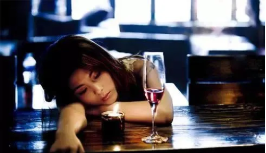 壶中酒行故事会:女人喜欢喝酒的四个理由
