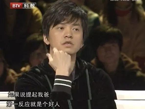 在这样温暖真诚又自由的家庭环境中,李健能够越来越优秀,能够成为