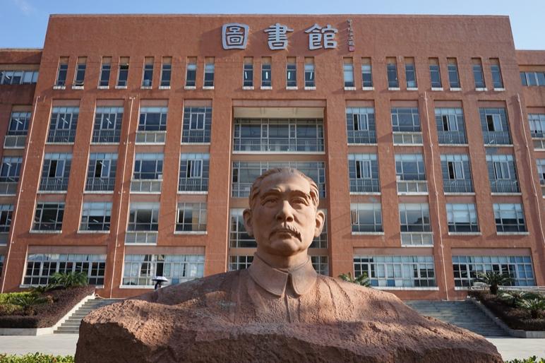 广州南方学院(原中山大学南方学院)商学院考研路上的秃头师姐 12 人