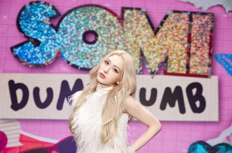 如何评价somi的新曲dumbdumb