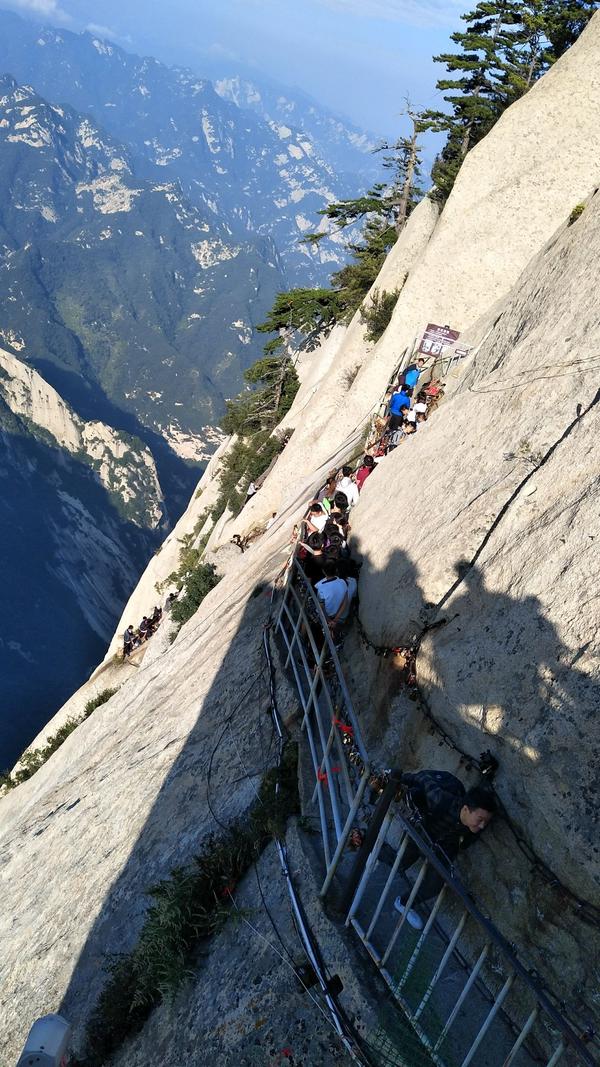 泰山,华山,衡山,恒山和嵩山(五岳),黄山,庐山等,哪座山最值得去?