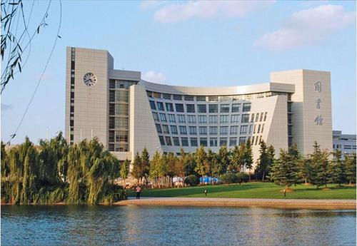 答:悉尼工商学院是 上海大学直属学院,并非独立学院!